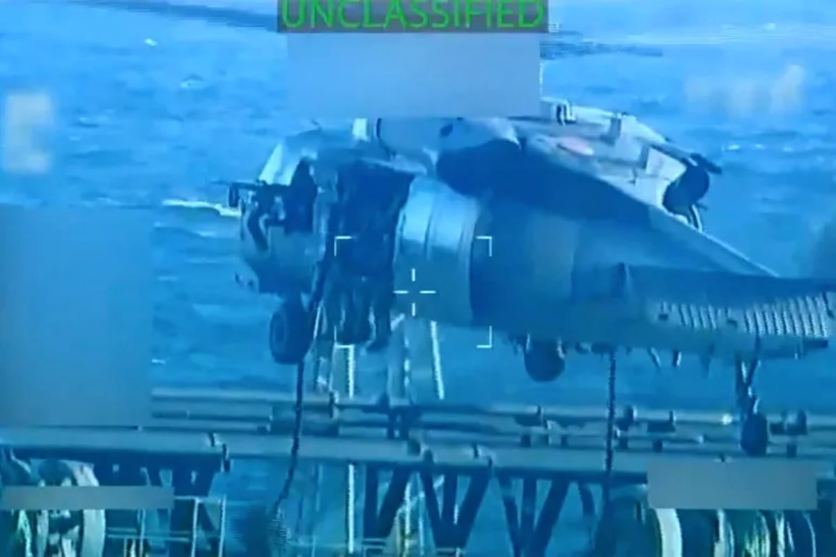 US troops raid a massive oil tanker off the coast of Venezuela in a high-risk sanctions operation