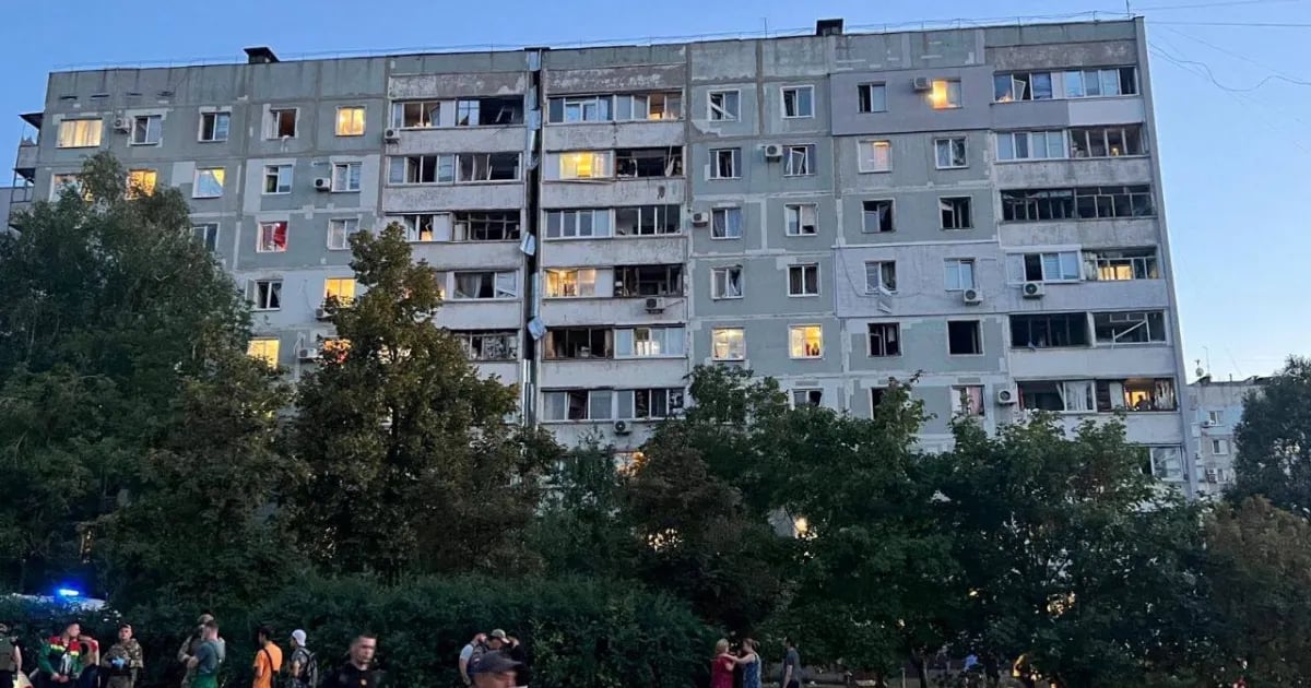 Residential buildings in Zaporizhzhia damaged by Russian strikes Day 1393