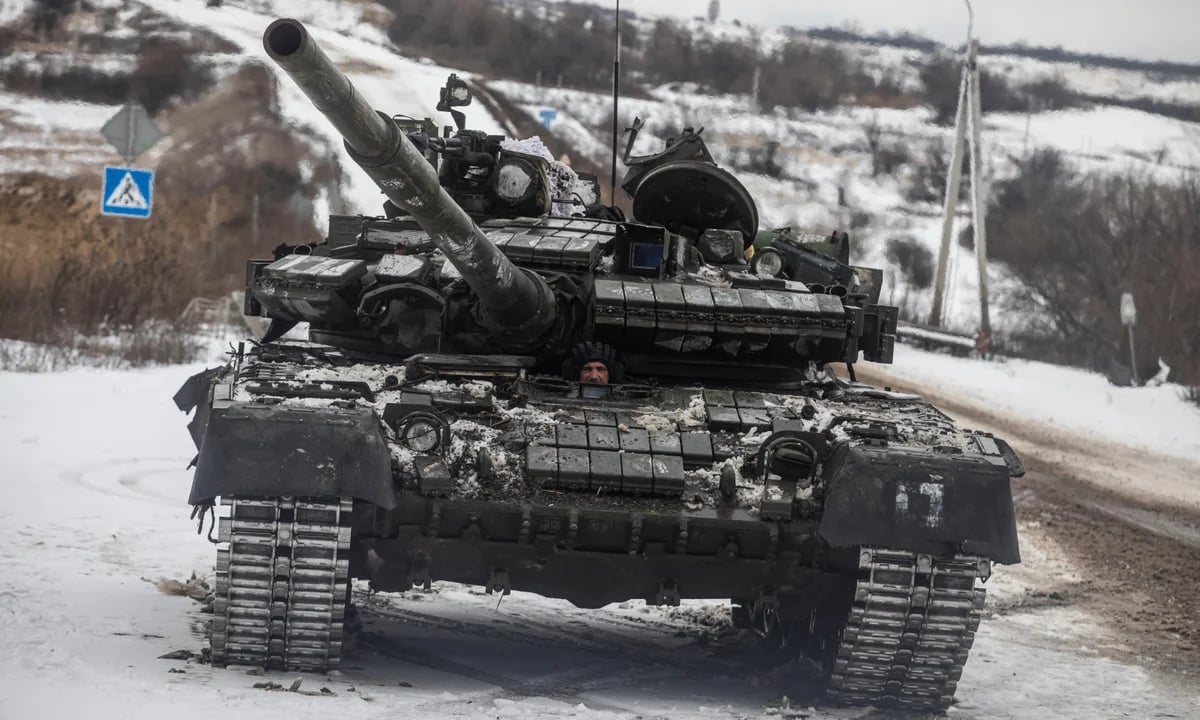 Russia Ukraine war frontline tanks on a battlefield