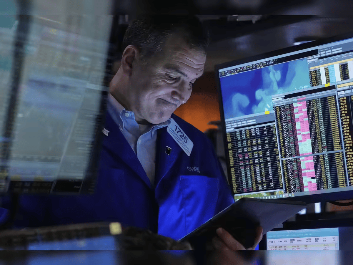 US stock markets trade mixed as gold and silver prices hit record highs amid global uncertainty