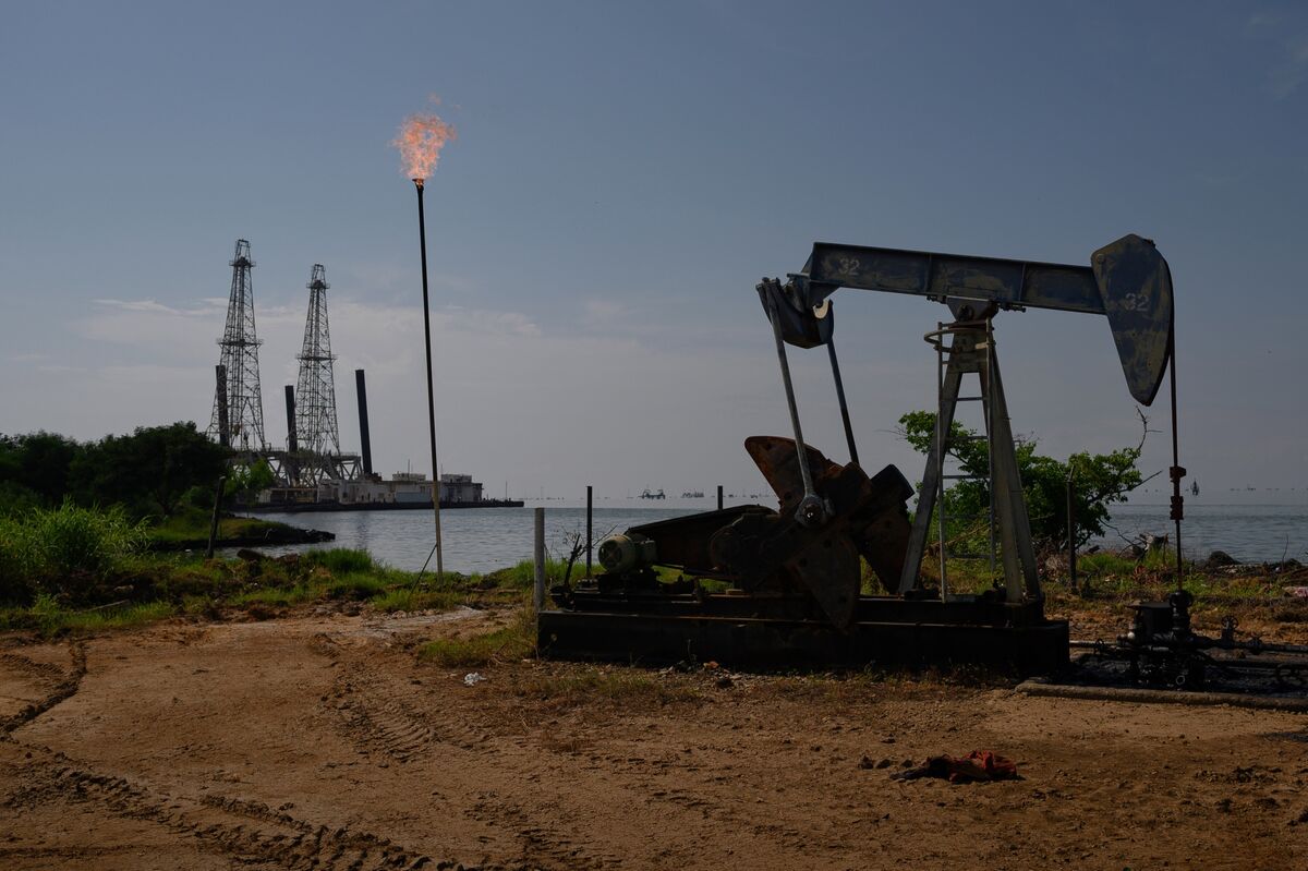 US military presence at Venezuelan oil fields as global supply concerns rise
