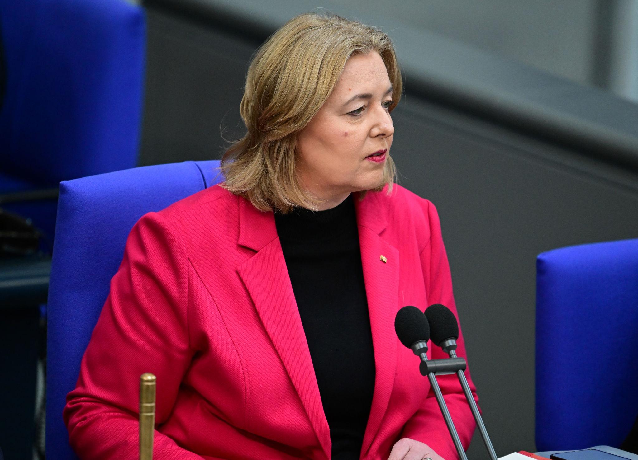 German parliament reviewing defense procurement spending