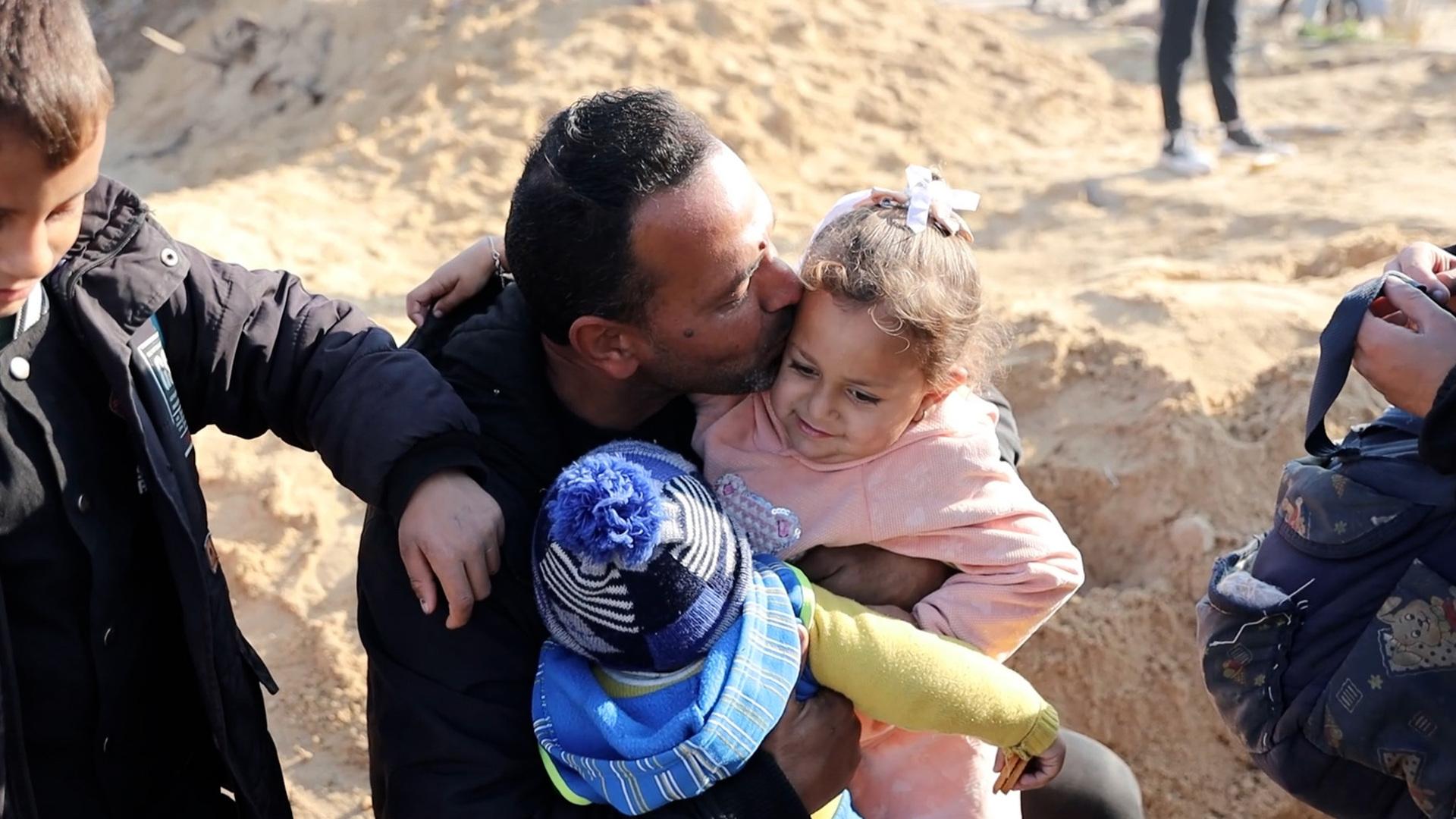 Palestinian children return to devastated Gaza after evacuation from Al Shifa Hospital