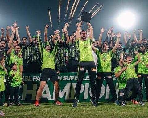 Lahore Qalandars vs Hyderabad Kingsmen PSL 2026 match played in empty Gaddafi Stadium
