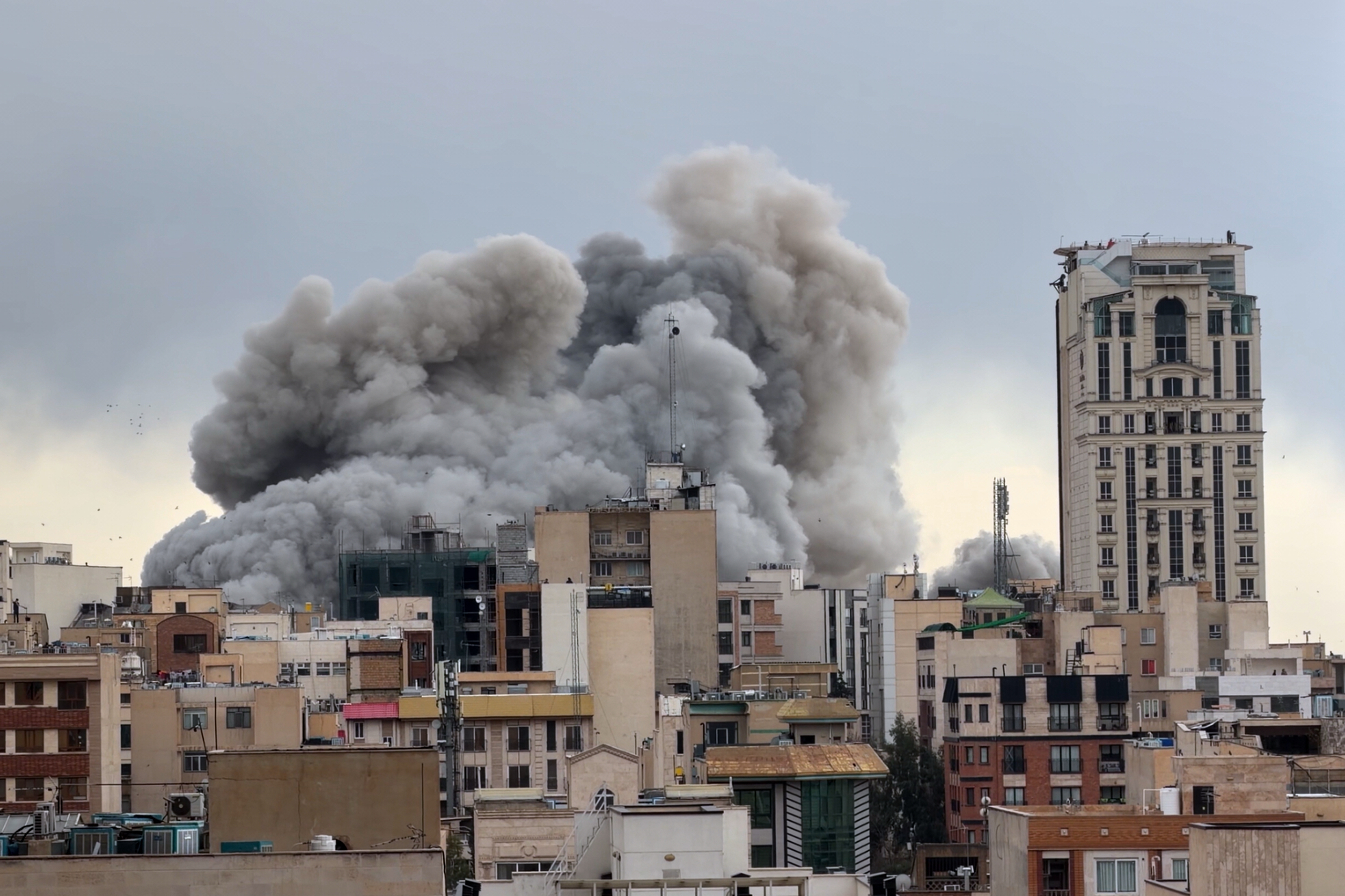 US-backed Israel strikes on Iran as explosions and smoke rise over Tehran during 2026 war