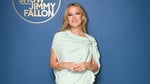 Kate Hudson wearing a mint green one-shoulder Sportmax dress with a thigh-high slit on The Tonight Show Starring Jimmy Fallon in 2026.