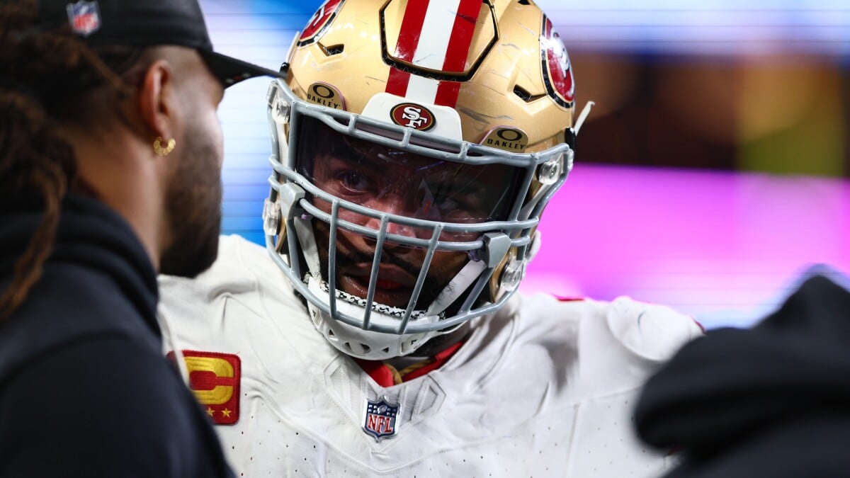 Trent Williams blocks during 49ers game after signing $50M extension