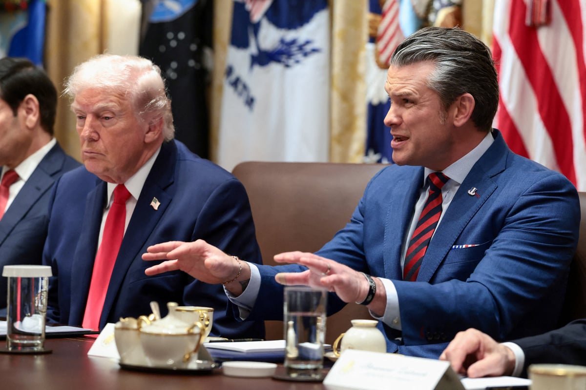 President Donald Trump meets Cabinet officials at the White House as Iran tensions escalate in 2026