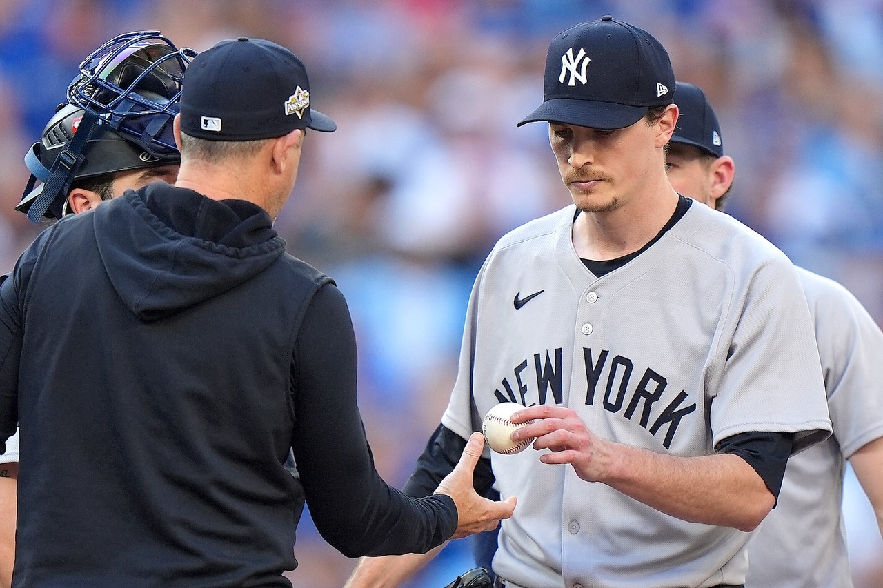 Max Fried Leaves Game After Elbow Discomfort Max Fried exiting Yankees game early holding elbow in 2026 MLB matchup