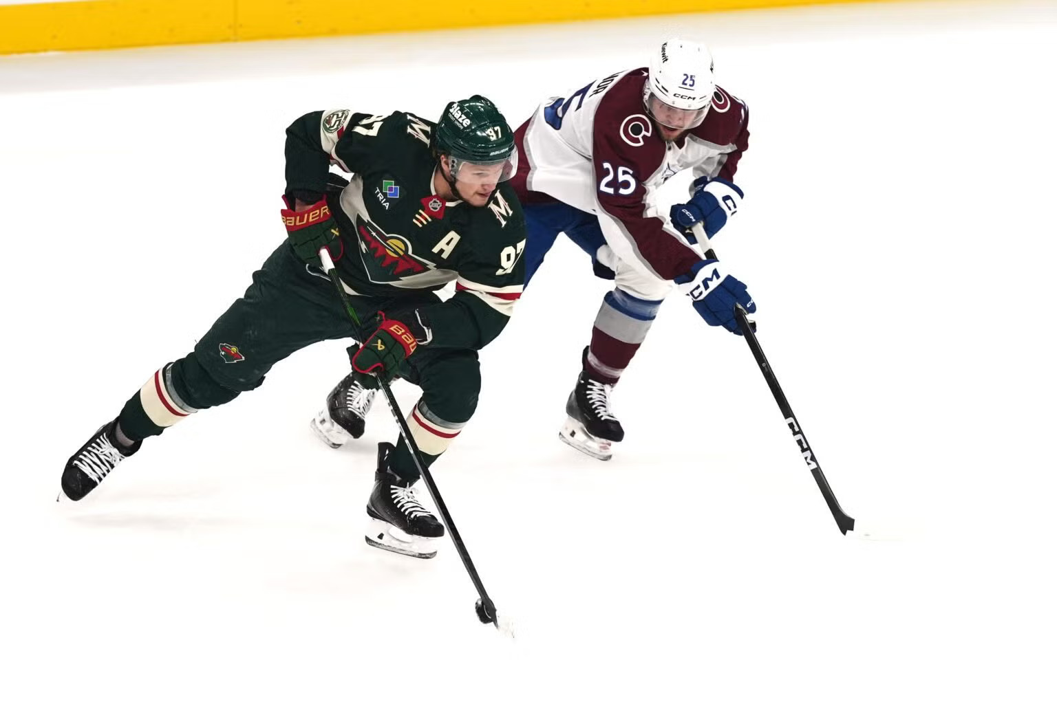 Minnesota Wild players celebrate early 3-0 lead against Colorado Avalanche in Game 5 playoff matchup