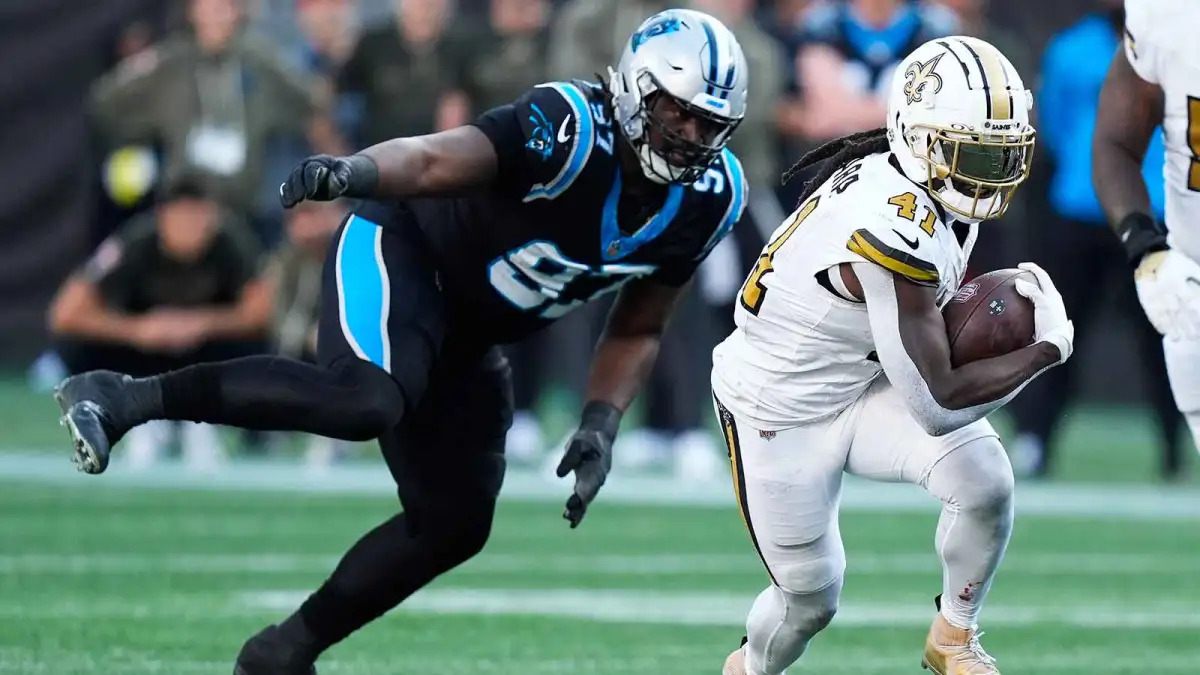 Alvin Kamara during a New Orleans Saints game amid uncertainty surrounding his future