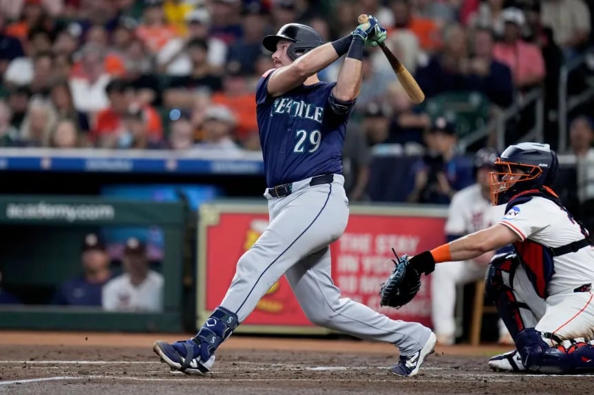 Cal Raleigh singles to break 0-for-38 slump against Astros