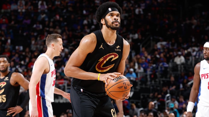 Jarrett Allen and Ausar Thompson collide during controversial loose ball in Cavaliers vs Pistons Game 5 overtime