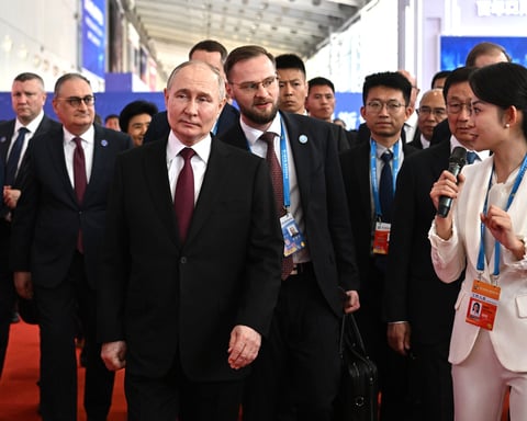 Russian and Chinese officials at the Russia-China Expo in Harbin discussing Yakutia trade cooperation