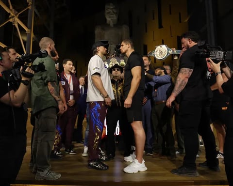 Oleksandr Usyk and Rico Verhoeven during faceoff before heavyweight fight in Egypt