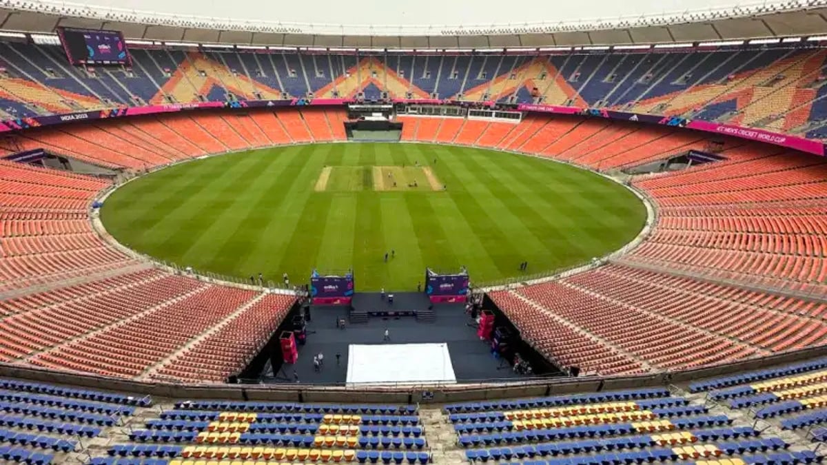 Narendra Modi Stadium Ahmedabad hosting IPL 2026 final crowd view
