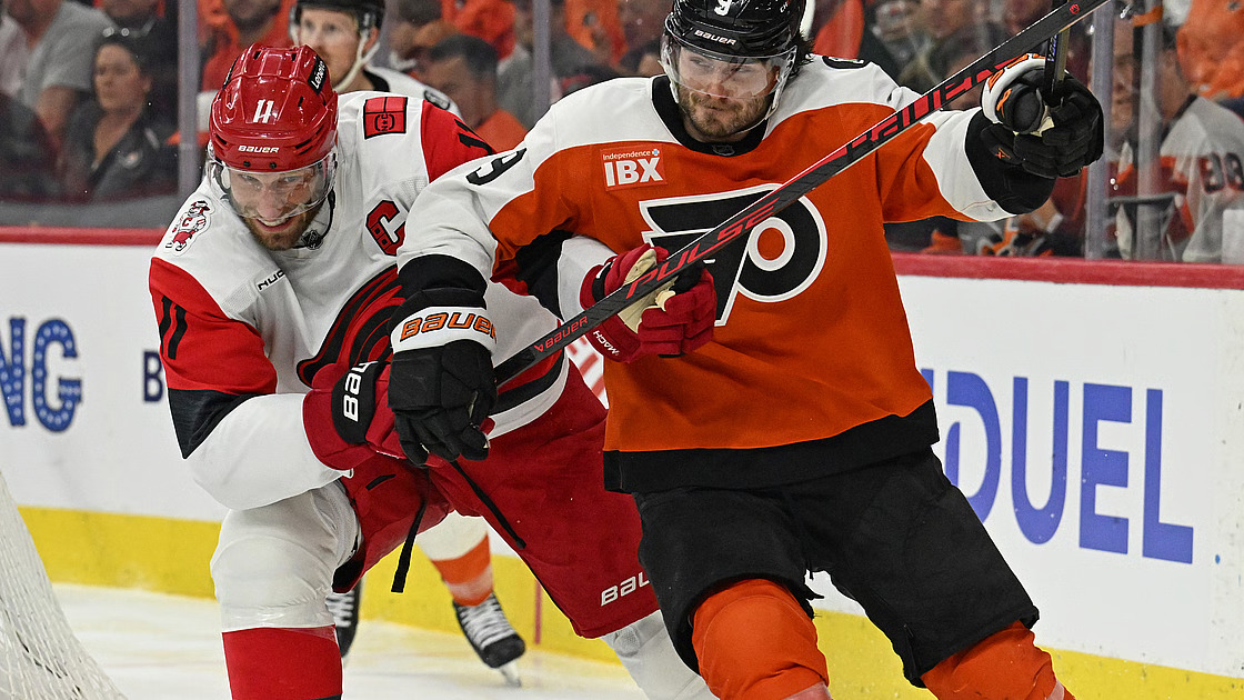 Jalen Chatfield scores shorthanded goal for Hurricanes against Flyers