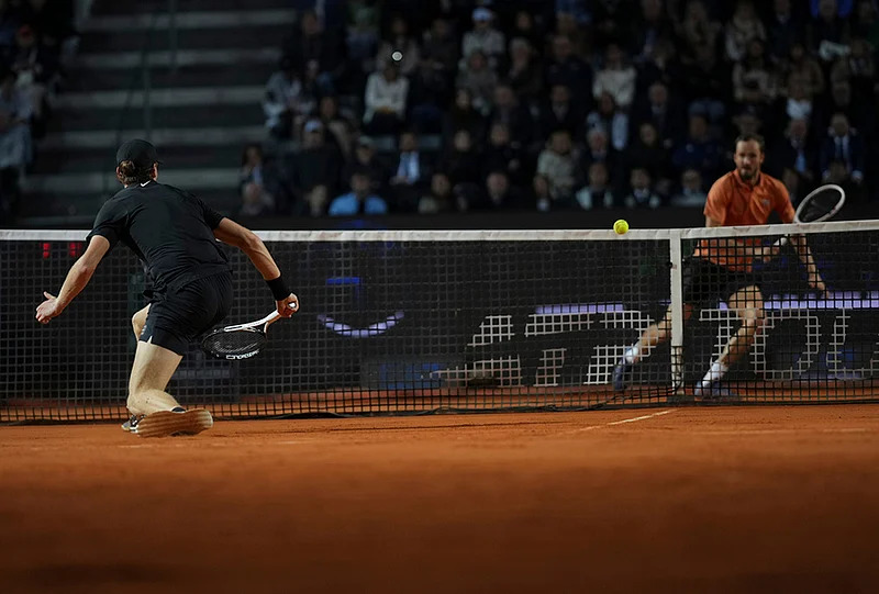 Jannik Sinner celebrating after defeating Daniil Medvedev in Rome semifinal at Italian Open 2026