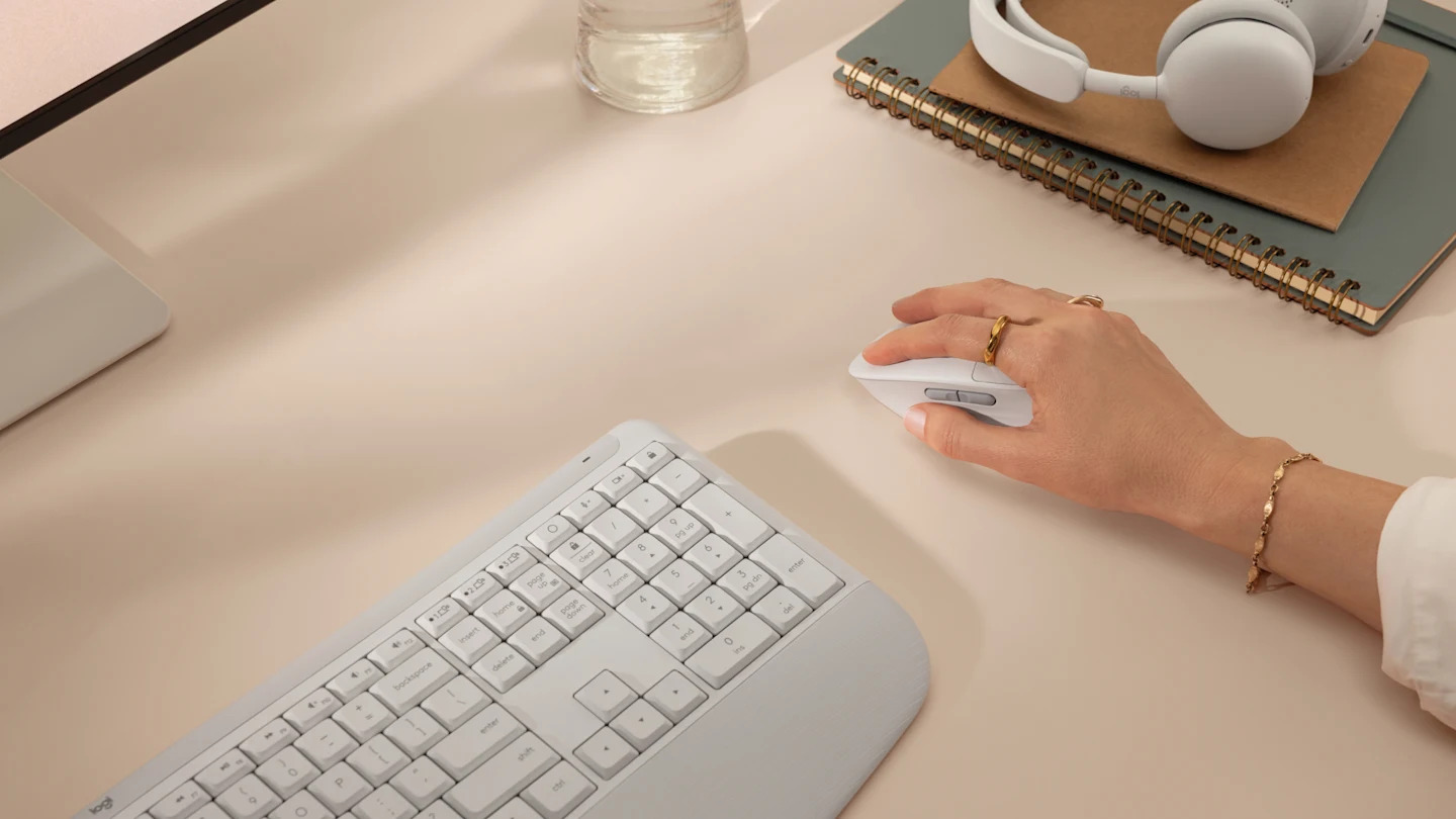 Close-up of Logitech Signature Comfort Plus M850 L palm cushion