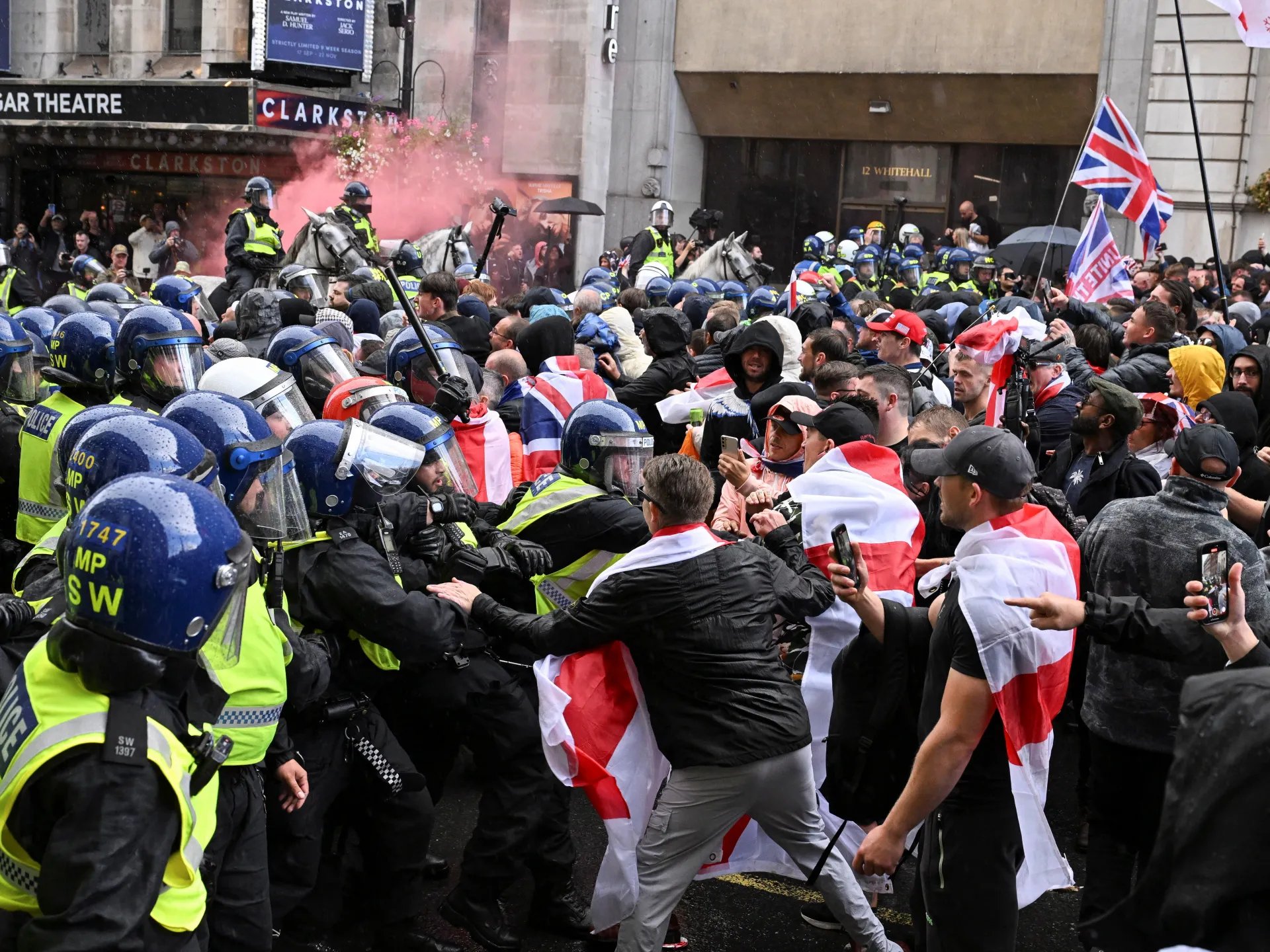 Massive nationalist protest in London against Keir Starmer and UK migration policies