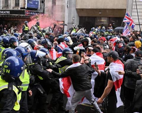 Massive nationalist protest in London against Keir Starmer and UK migration policies