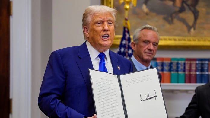 US MFN drug pricing model and TrumpRx pharmaceutical savings concept illustration
