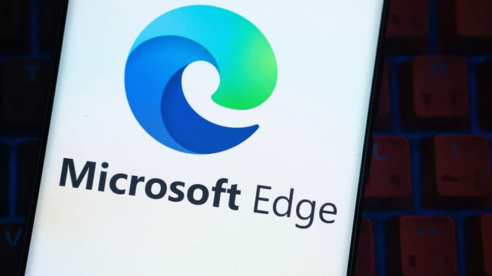 Microsoft Edge Copilot AI analyzing and comparing multiple open browser tabs in real time