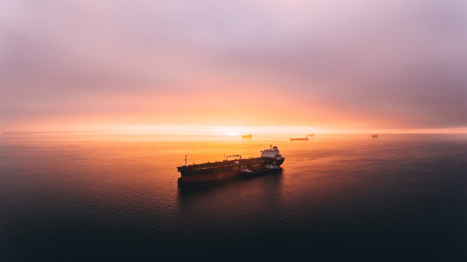 Oil tanker on open sea as Brent crude prices fall on US-Iran deal progress Oil tanker sailing through open sea as Brent crude prices fall on US-Iran deal progress
