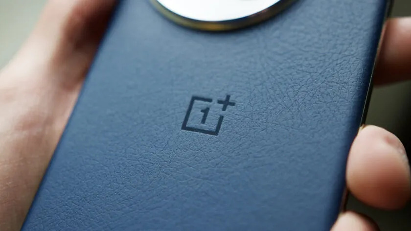OnePlus smartphone stuck in boot loop after OxygenOS 16 update causing restart failures
