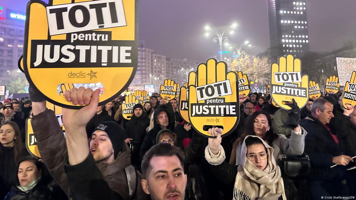 Thousands protest judicial corruption in Bucharest as Romania faces deepening justice system crisis