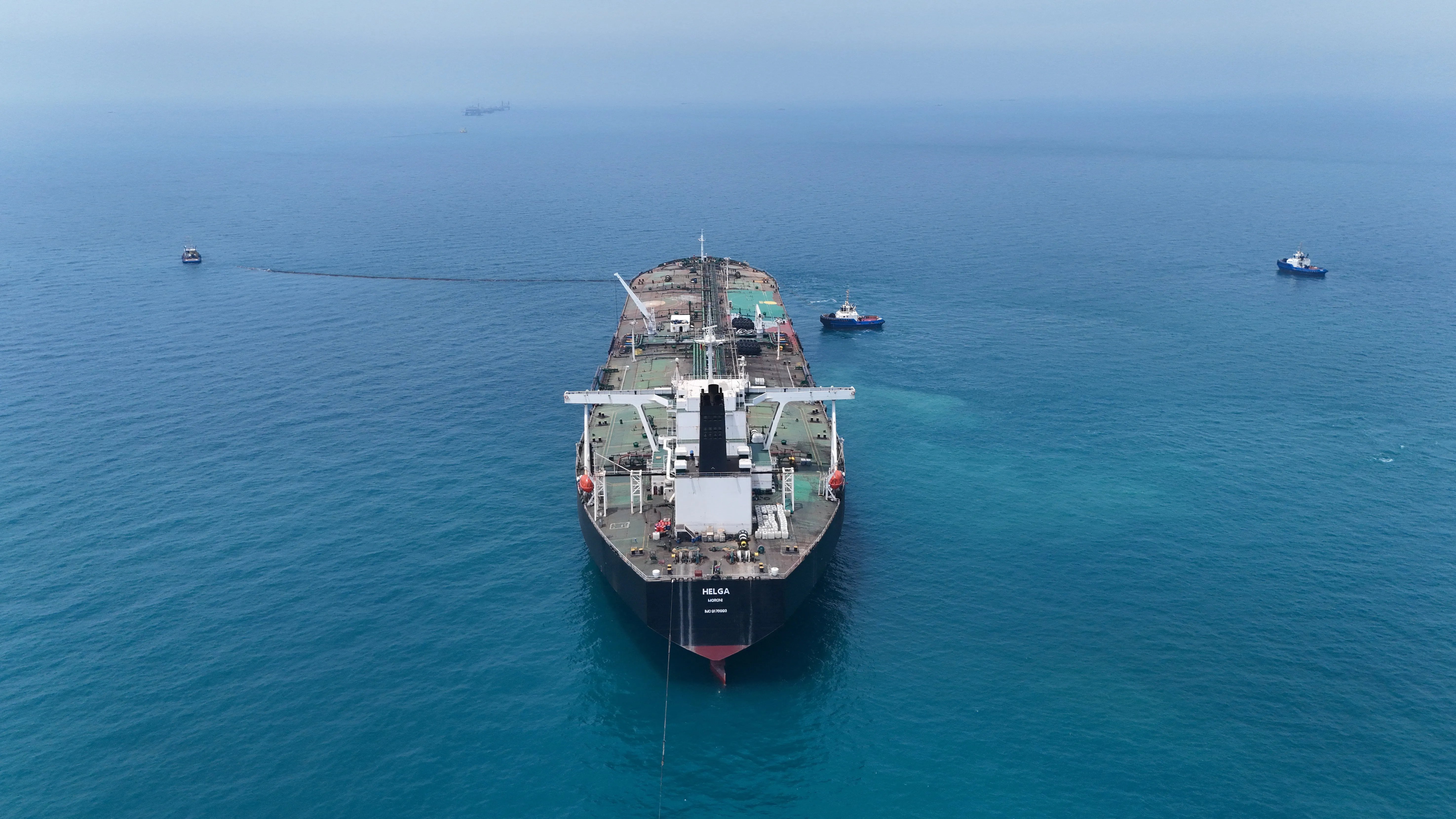 US naval ships escort oil tankers in the Strait of Hormuz amid Iran tensions