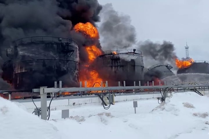 Fire erupts at Russia’s Astrakhan gas processing plant after Ukrainian drone attack