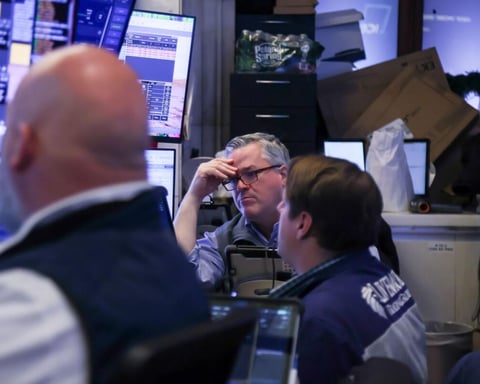 Wall Street traders react as AI stocks fall and Treasury yields surge in the US market selloff