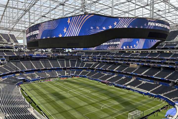 Stadium packed with fans for 2026 FIFA World Cup Match 4 between United States and Paraguay