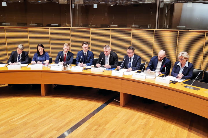 Finnish Parliament approves legislation lifting restrictions on nuclear weapons imports and storage in Finland