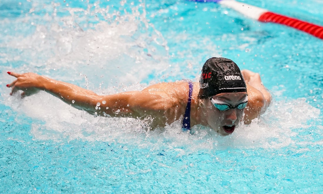 Gretchen Walsh competing in the women's 50-meter butterfly at an international swimming meet