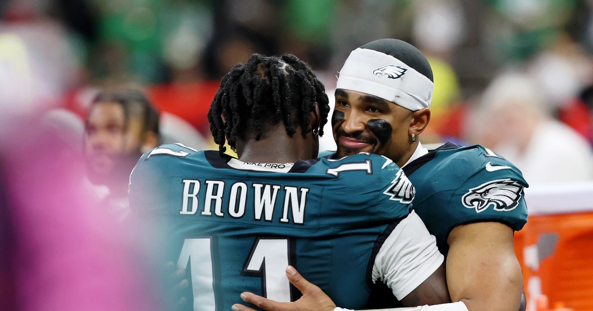 A.J. Brown and Jalen Hurts during a Philadelphia Eagles game before the 2026 trade to the New England Patriots