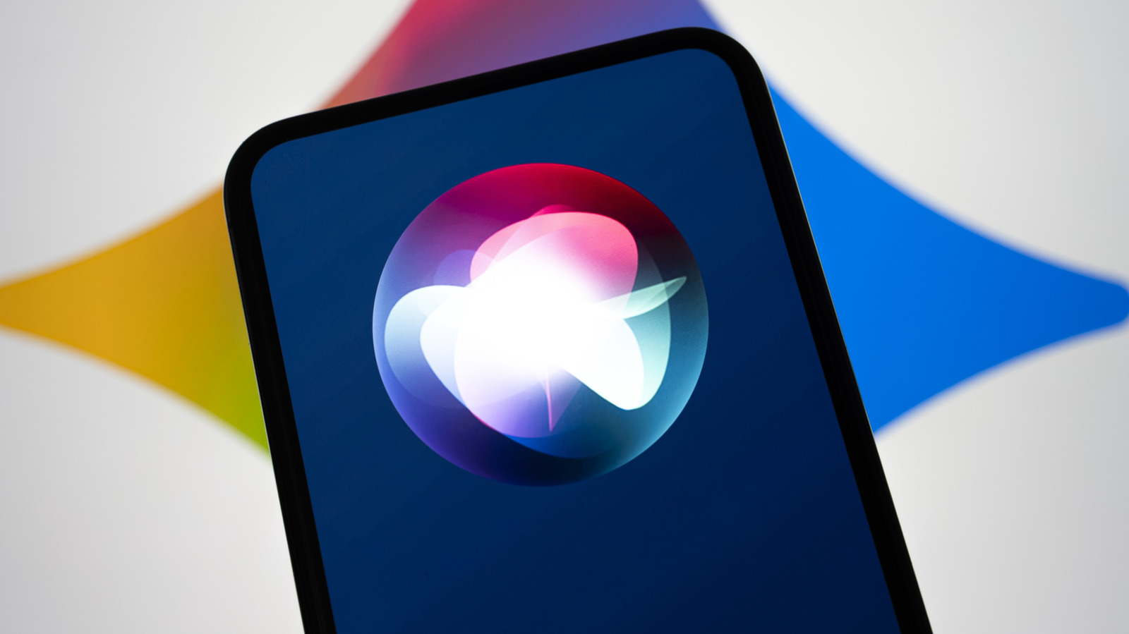 Apple Siri logo beside Google Gemini logo illustrating the AI agent competition