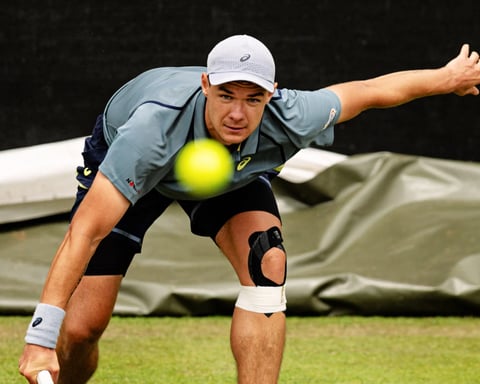 Kamil Majchrzak competing on grass at the Libema Open 2026 in s-Hertogenbosch