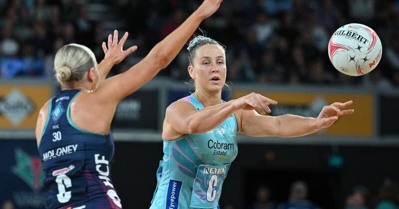 Jamie-Lee Price and Kate Moloney battle in the Melbourne Derby at John Cain Arena Super Netball 2026