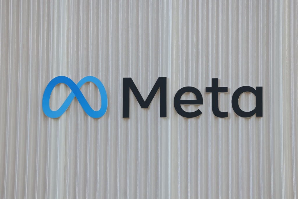 Meta WhatsApp scam detection warning screen alerting users to suspicious payment links and device linking requests