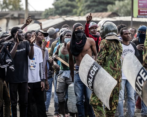 Demonstrators confront Kenyan police during the protest against the US Ebola quarantine centre in Nanyuki