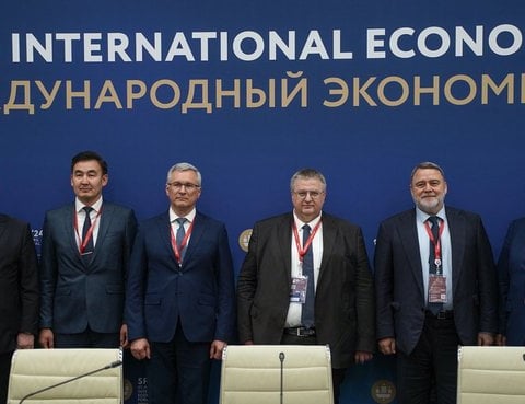 Russian Deputy Prime Minister Alexei Overchuk at the SPIEF 2024 commodity exchange signing ceremony with Belarus, Kazakhstan, Kyrgyzstan and Uzbekistan
