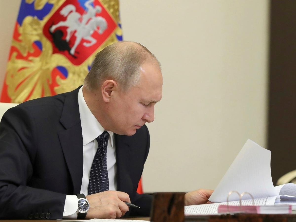 Vladimir Putin speaks at the St. Petersburg International Economic Forum SPIEF 2026