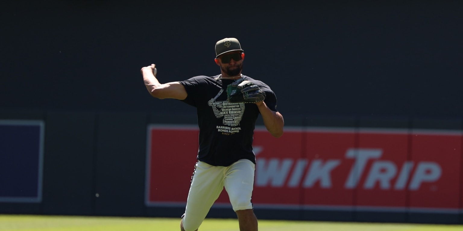 Royce Lewis playing second base for the Minnesota Twins in 2026