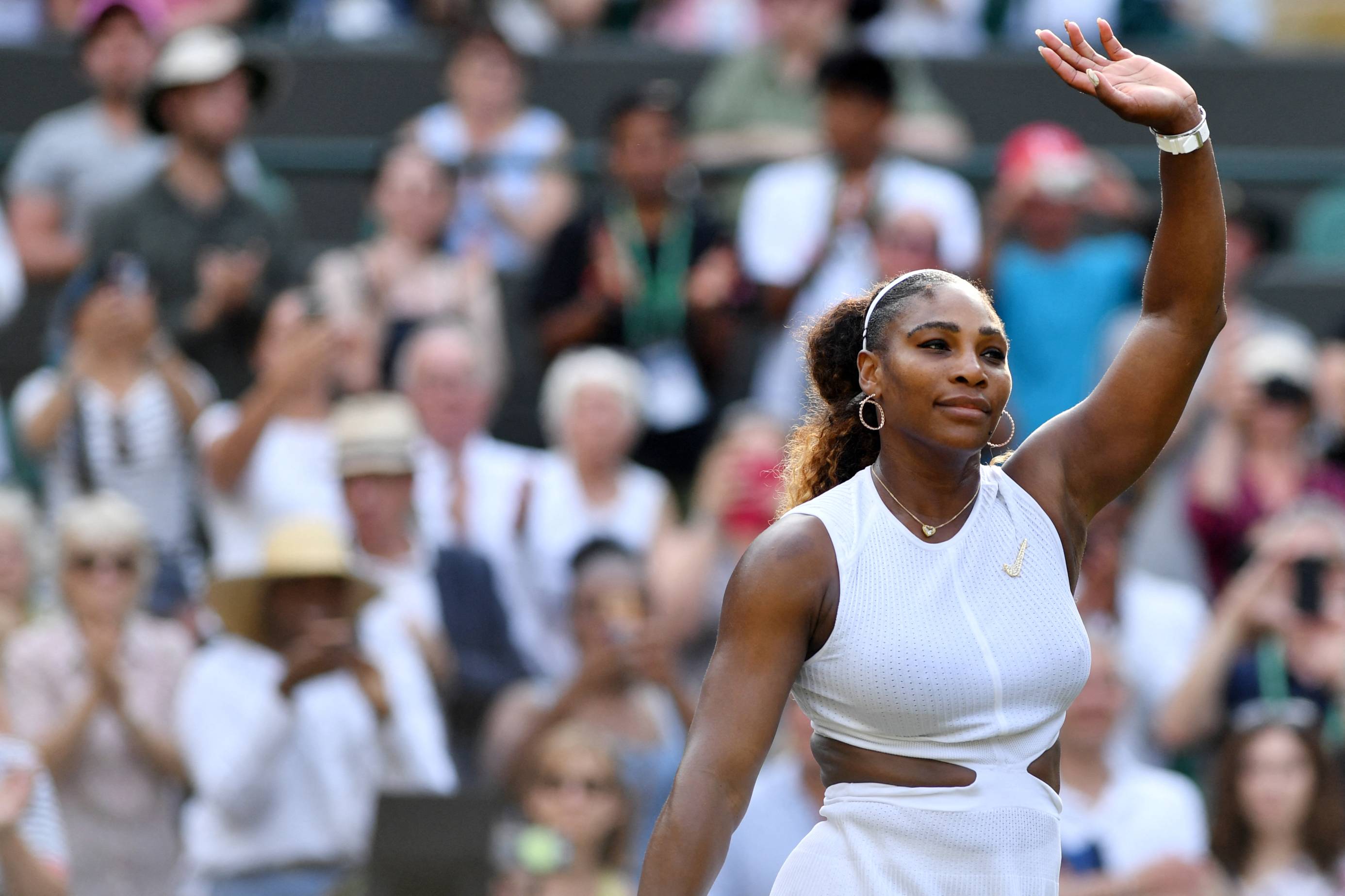 Serena Williams waving at Wimbledon crowd before her 2026 Queen's Club return