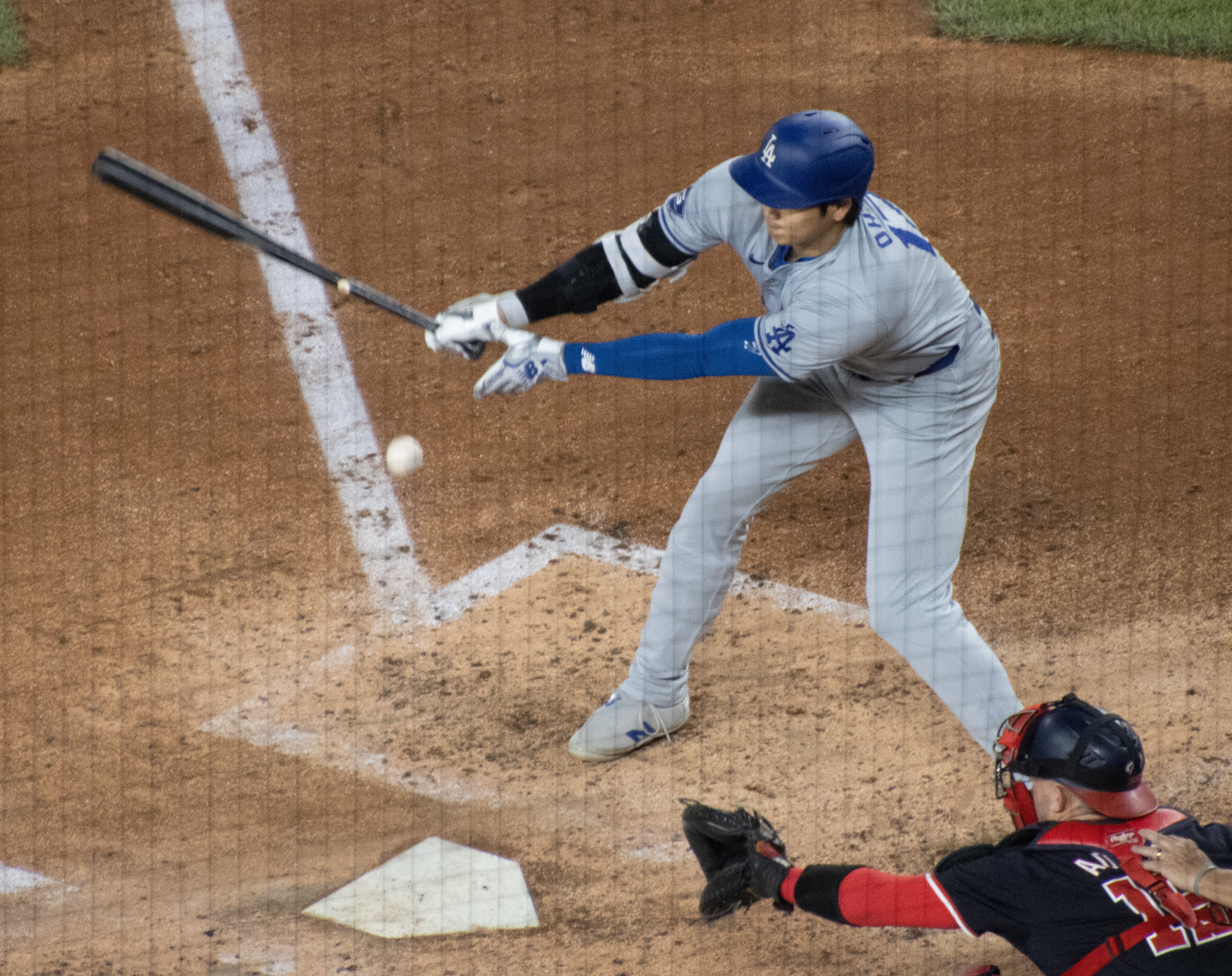 Shohei Ohtani of the Los Angeles Dodgers, who exited the game against the Pirates with left knee inflammation