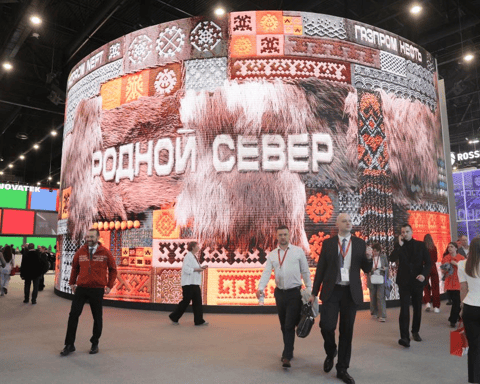 Visitors at the exhibition hall of the 29th St. Petersburg International Economic Forum, June 2026