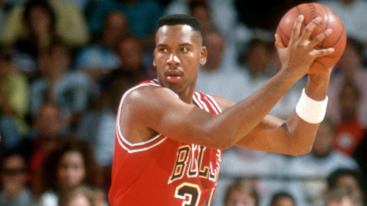 Stacey King of the Chicago Bulls in action during an NBA game circa 1990