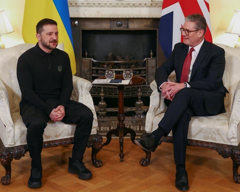 British Prime Minister Keir Starmer with Ukrainian President Volodymyr Zelensky in London